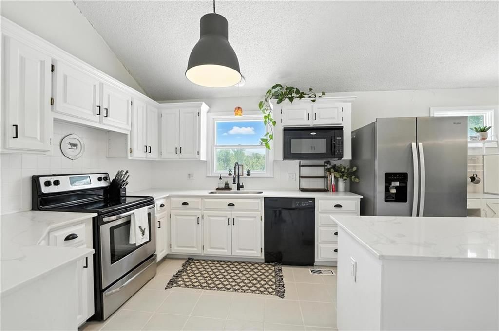 Photo 14 of 60 - 2903 E 107TH Terrace