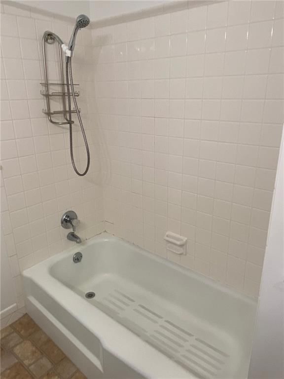 Photo 11 of 20 - 729 N Spring Street
