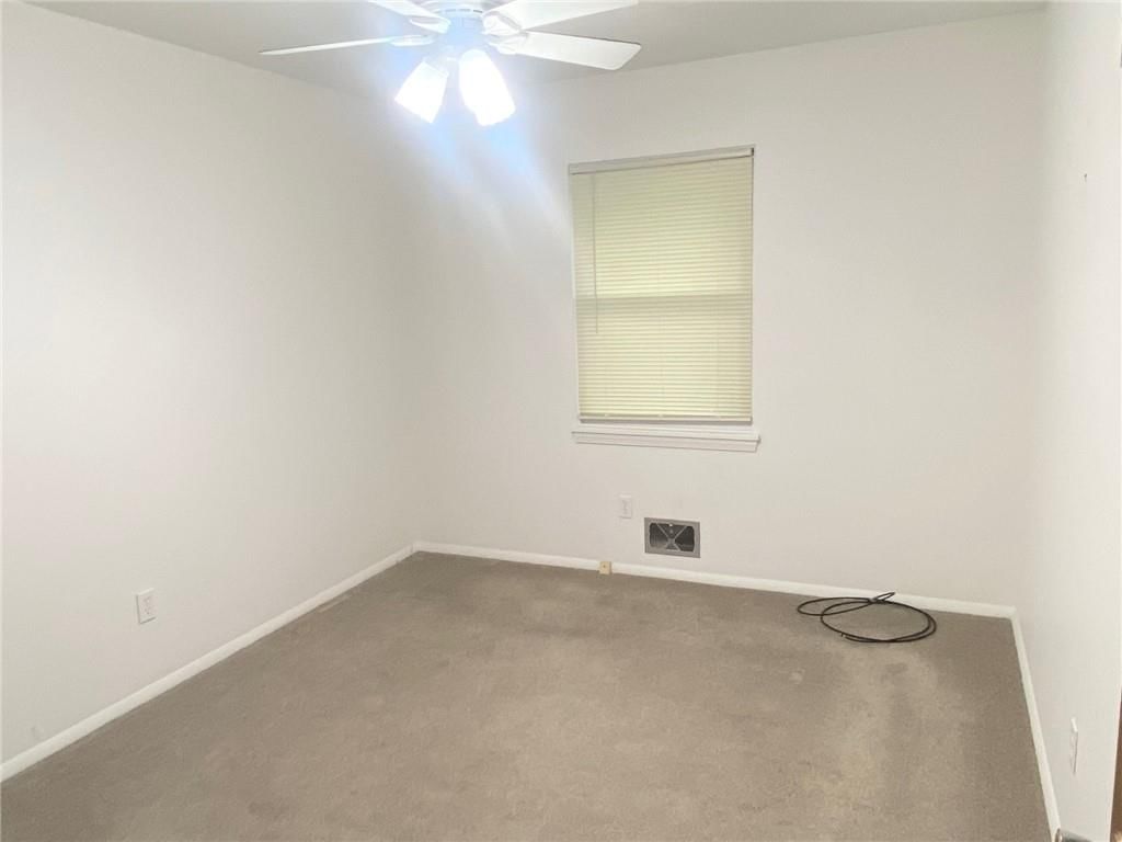Photo 19 of 20 - 729 N Spring Street
