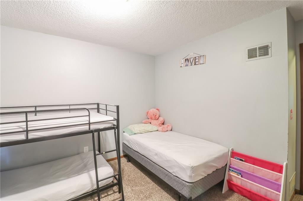 304 NE INDEPENDENCE Avenue — photo 10