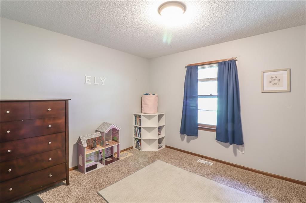304 NE INDEPENDENCE Avenue — photo 12