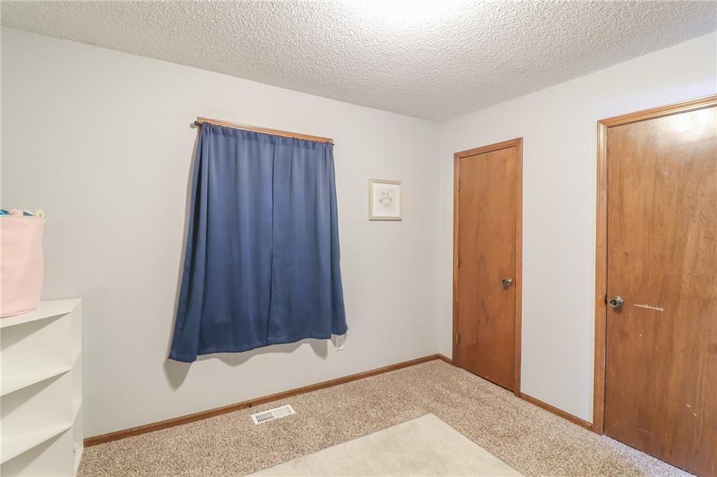 304 NE INDEPENDENCE Avenue — photo 13