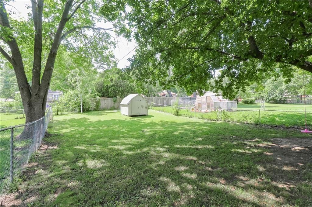 304 NE INDEPENDENCE Avenue — photo 15