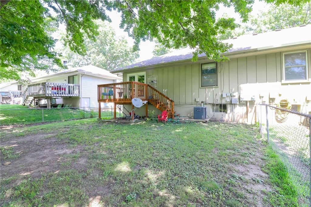 304 NE INDEPENDENCE Avenue — photo 16