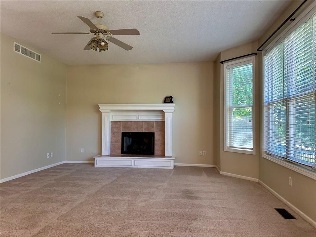 Photo 10 of 39 - 15598 S Blackfeather Street