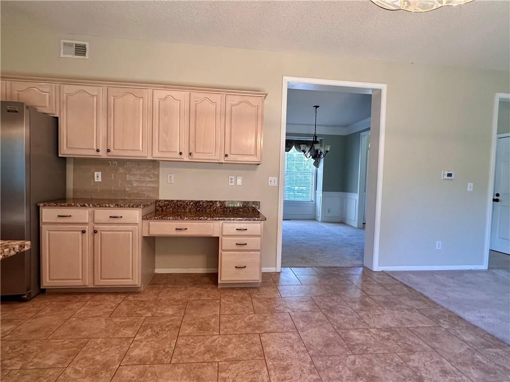 Photo 12 of 39 - 15598 S Blackfeather Street