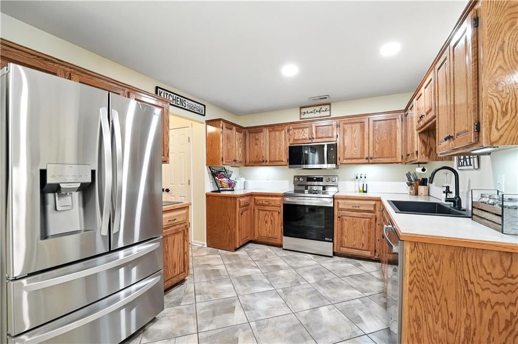 Photo 2 of 33 - 856 S Juniper Terrace