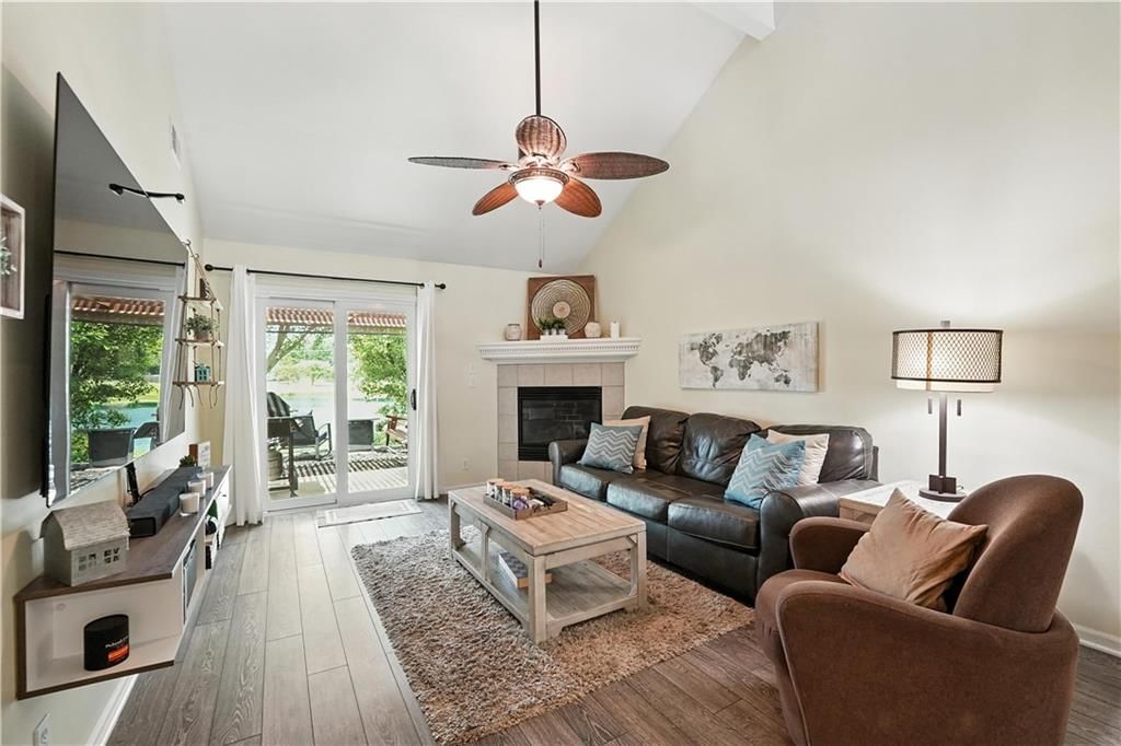 Photo 9 of 33 - 856 S Juniper Terrace