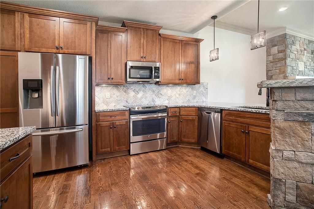 Photo 10 of 32 - 19220 W 102nd Street