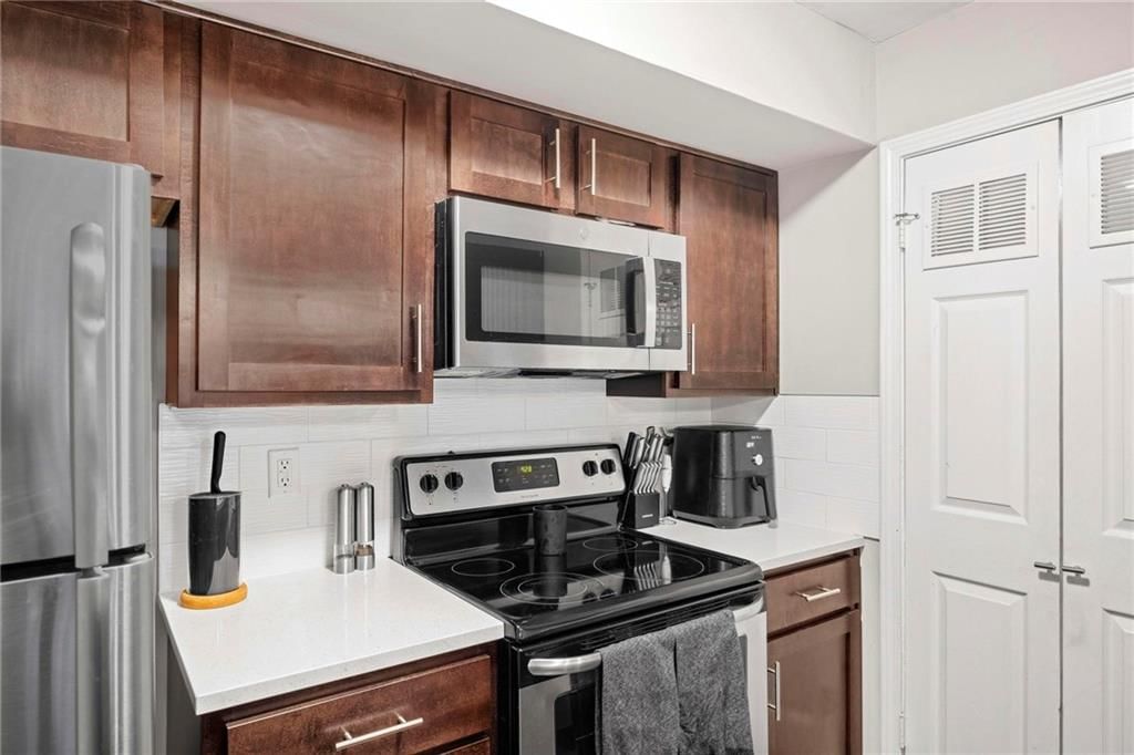 915 Washington #101 Street — photo 6