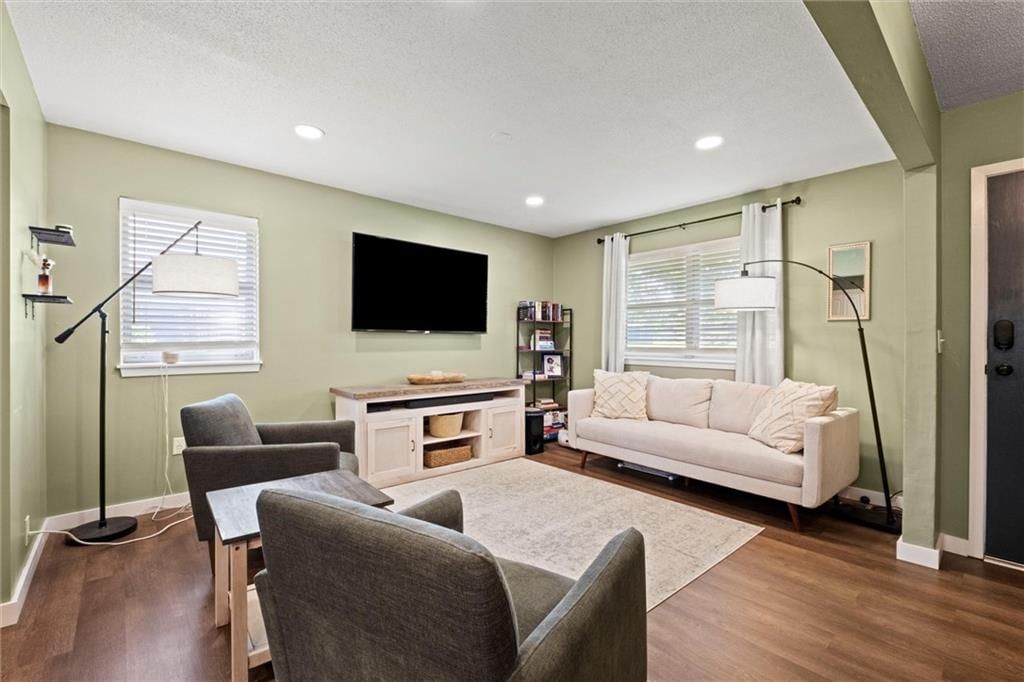 22420 W 73rd Terrace — photo 5