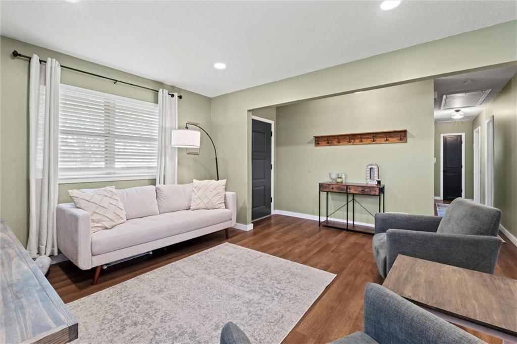 22420 W 73rd Terrace — photo 8