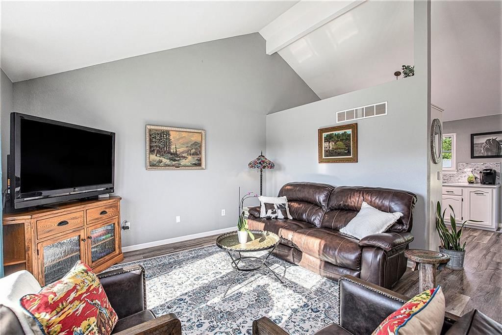 Photo 4 of 42 - 21318 S Briar Road