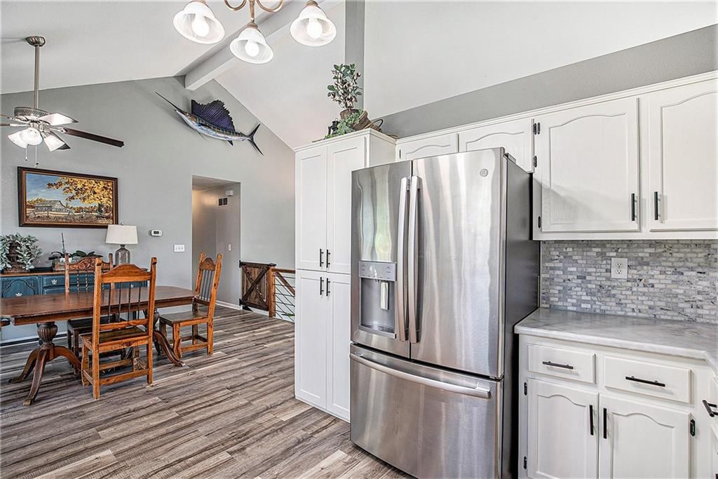 Photo 9 of 42 - 21318 S Briar Road
