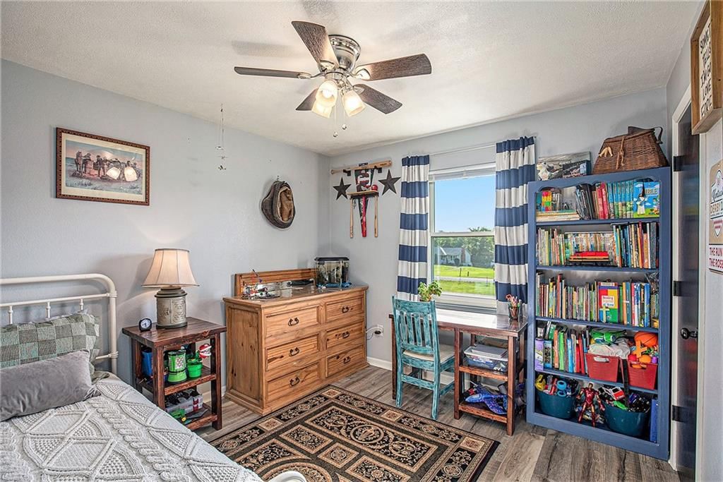 Photo 15 of 42 - 21318 S Briar Road