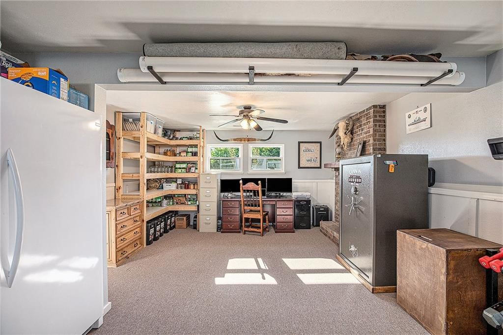 Photo 18 of 42 - 21318 S Briar Road