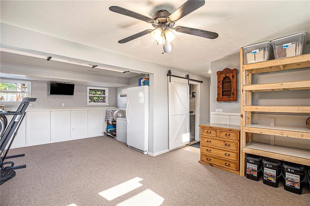 Photo 19 of 42 - 21318 S Briar Road