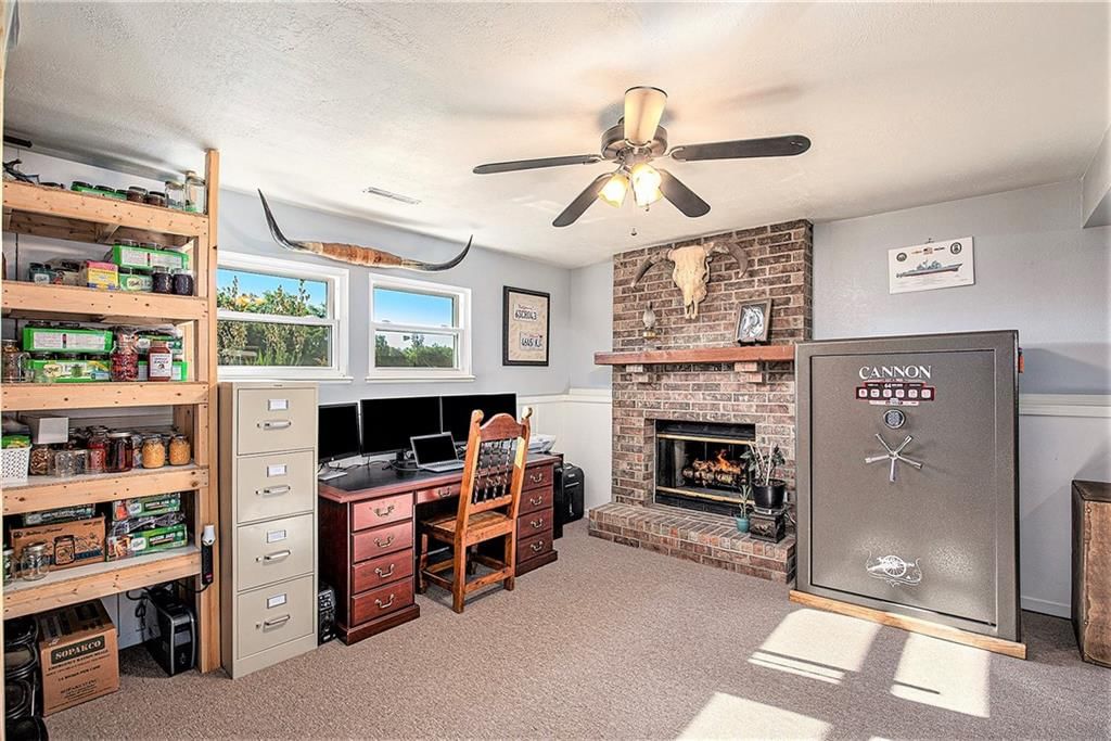 Photo 20 of 42 - 21318 S Briar Road