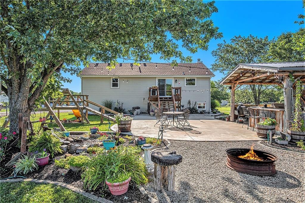 Photo 22 of 42 - 21318 S Briar Road