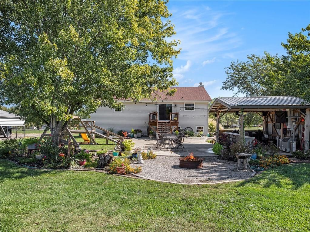 Photo 23 of 42 - 21318 S Briar Road