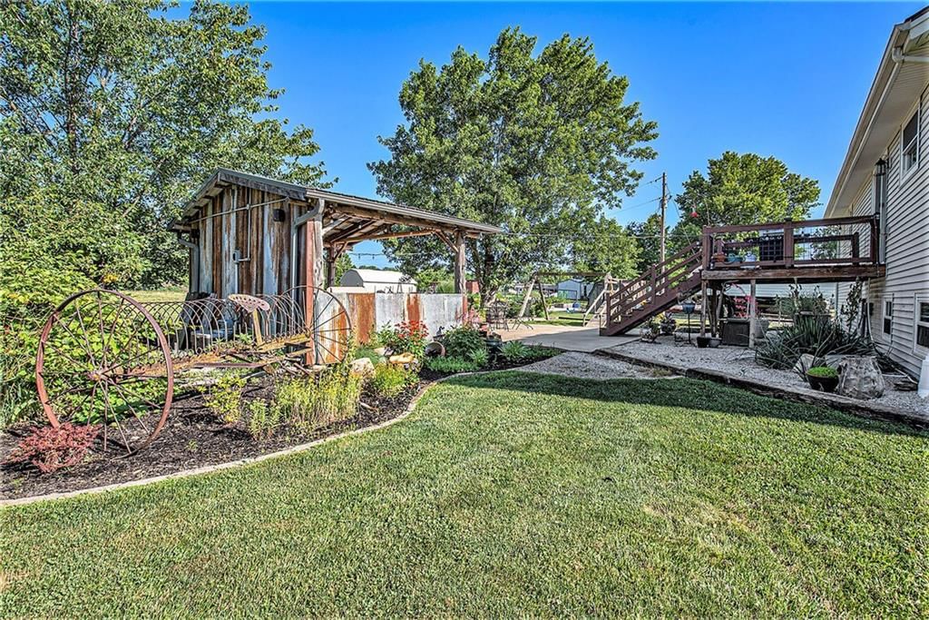 Photo 27 of 42 - 21318 S Briar Road