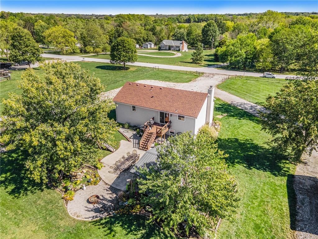 Photo 28 of 42 - 21318 S Briar Road