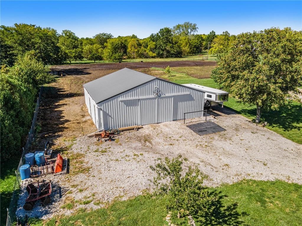 Photo 29 of 42 - 21318 S Briar Road