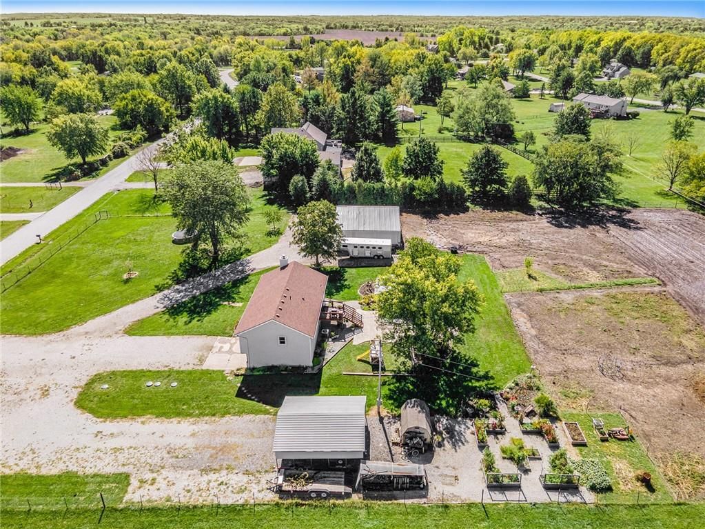 Photo 34 of 42 - 21318 S Briar Road