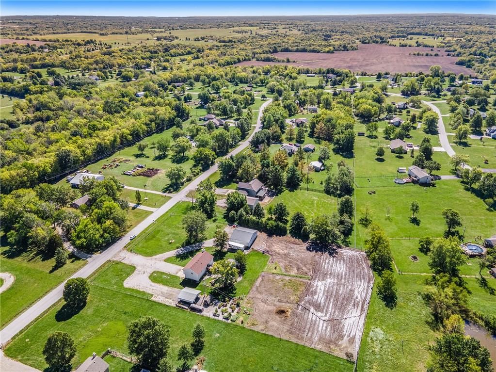 Photo 35 of 42 - 21318 S Briar Road