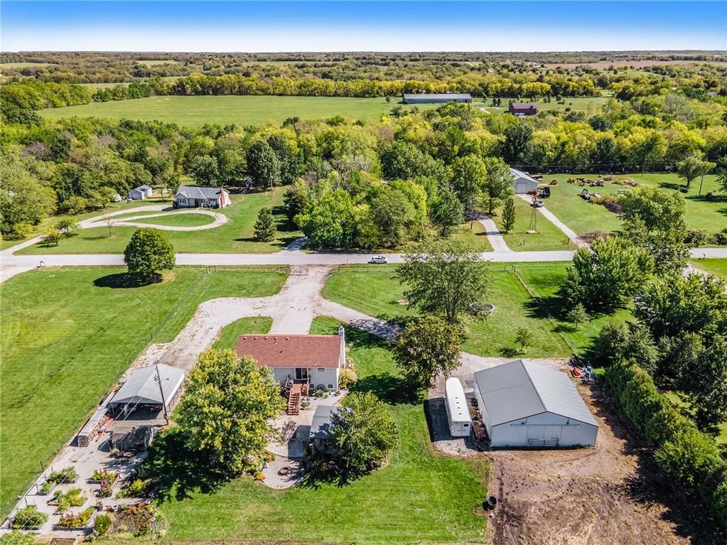 Photo 36 of 42 - 21318 S Briar Road