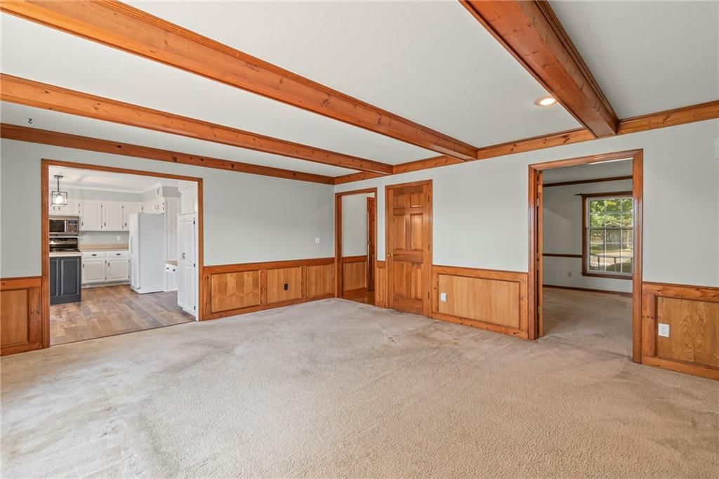 Photo 6 of 42 - 320 SW Raven Court