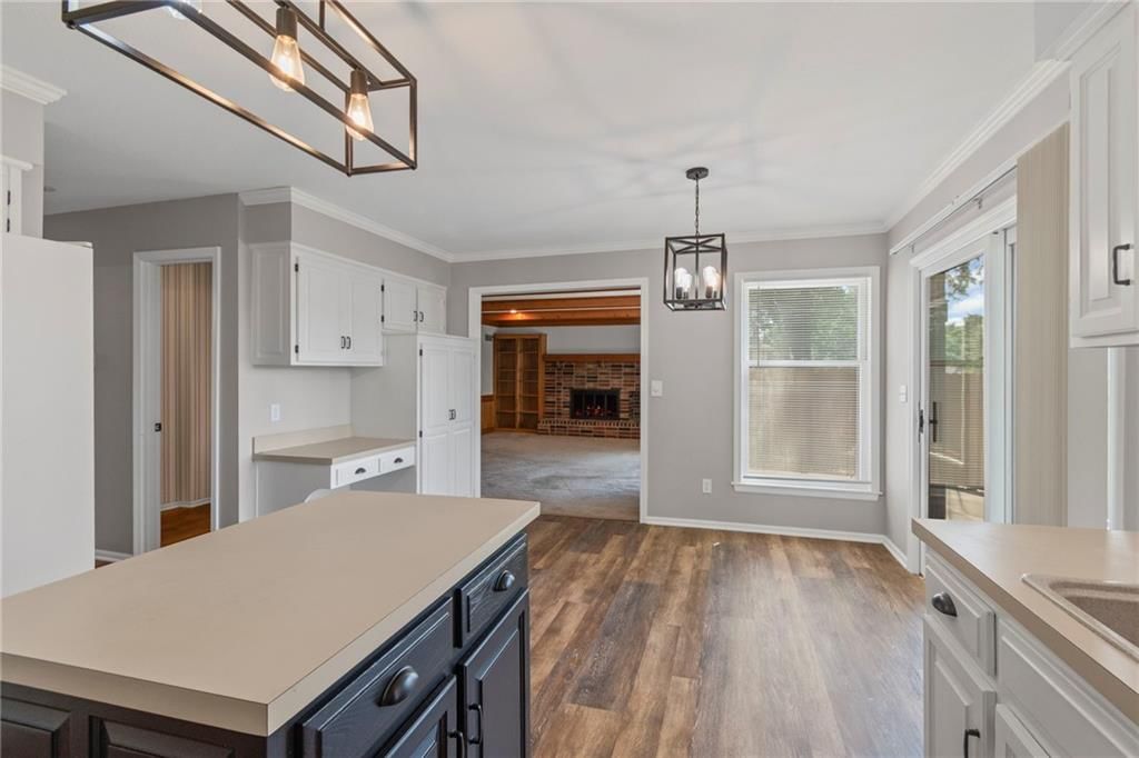 Photo 9 of 42 - 320 SW Raven Court