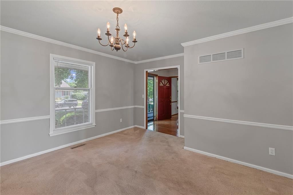Photo 14 of 42 - 320 SW Raven Court