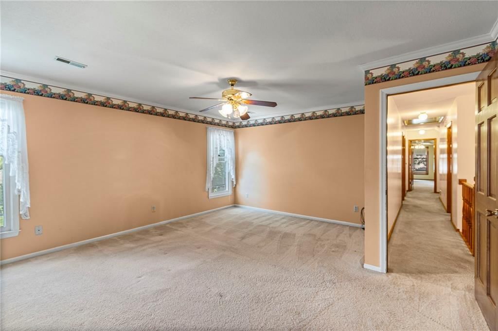 Photo 16 of 42 - 320 SW Raven Court