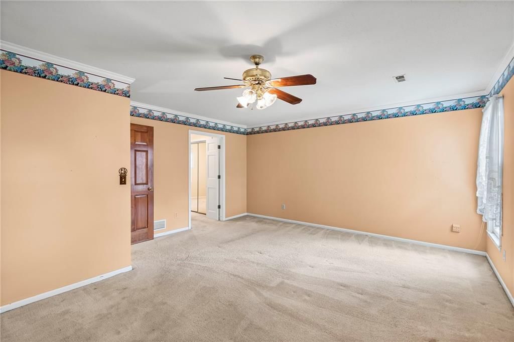 Photo 18 of 42 - 320 SW Raven Court