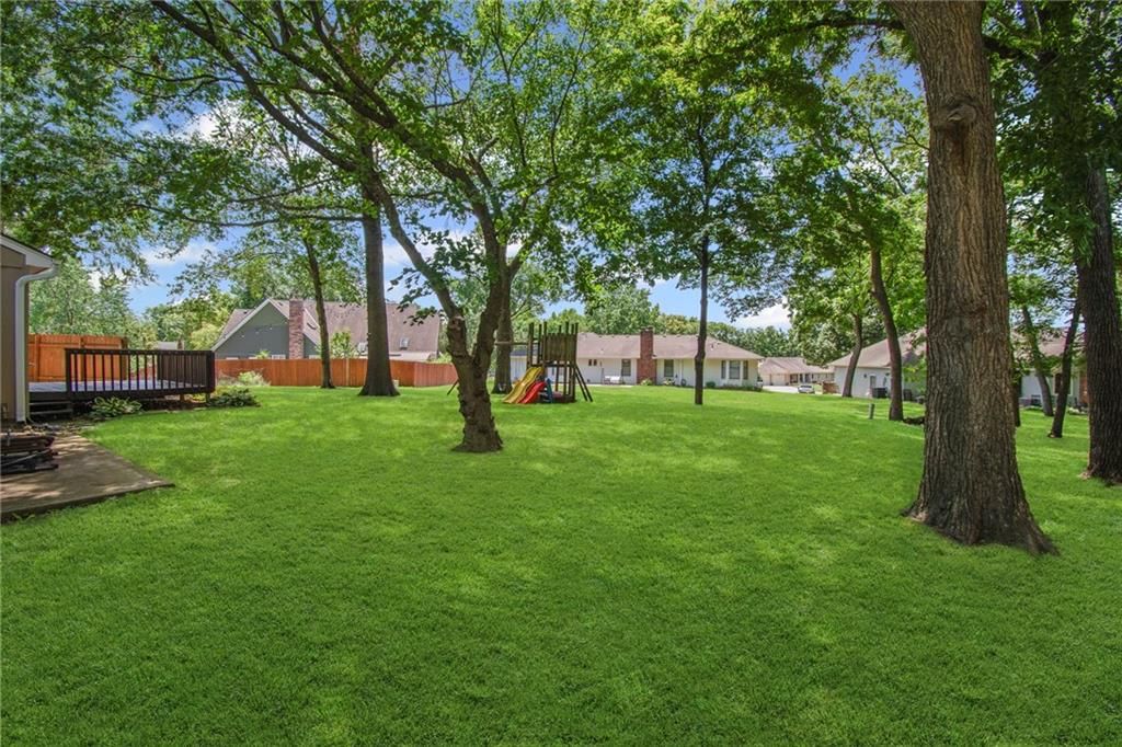 Photo 36 of 42 - 320 SW Raven Court