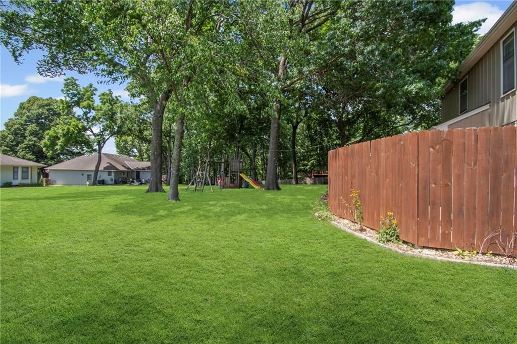 Photo 37 of 42 - 320 SW Raven Court
