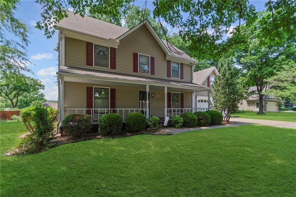 Photo 41 of 42 - 320 SW Raven Court