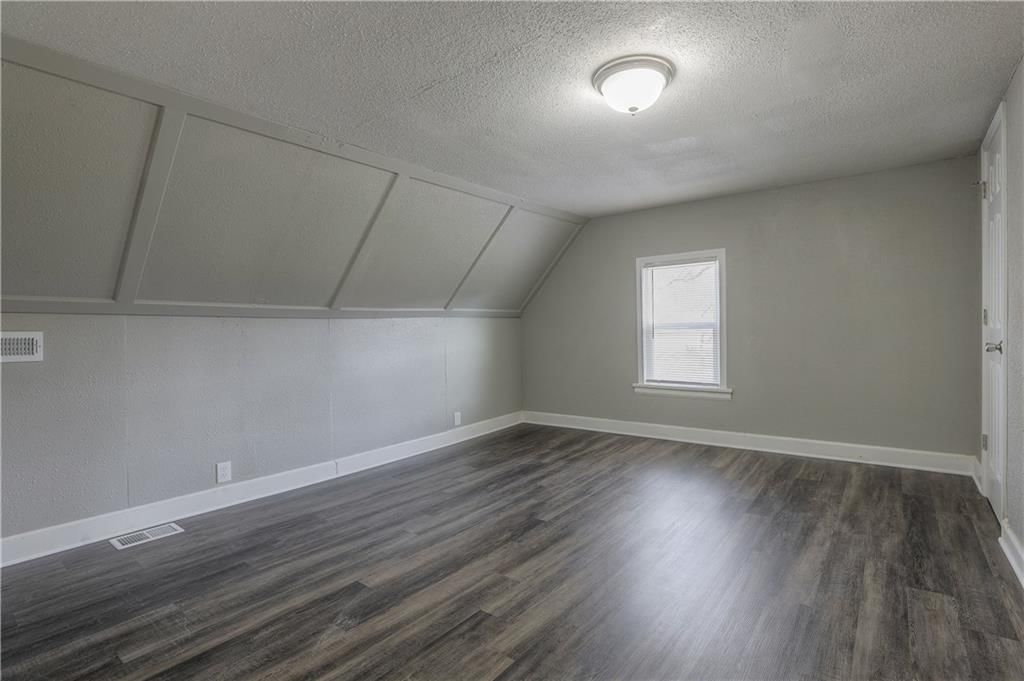 132 N Home Avenue — photo 18