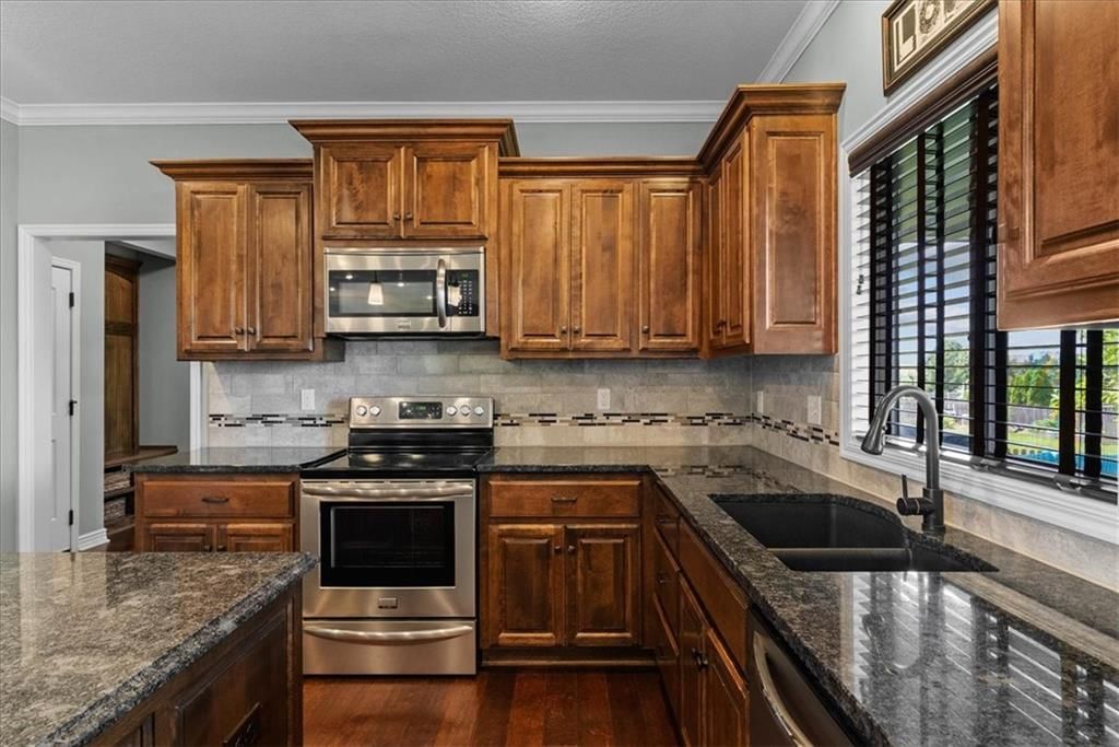 Photo 10 of 43 - 16642 W 165th Street