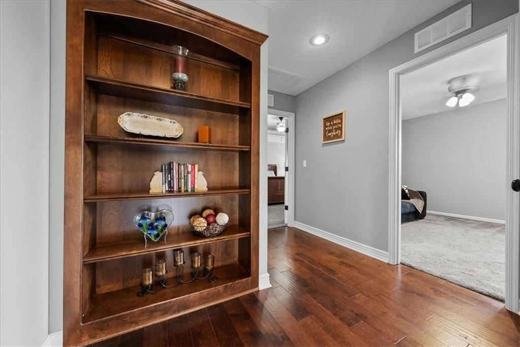 Photo 17 of 43 - 16642 W 165th Street