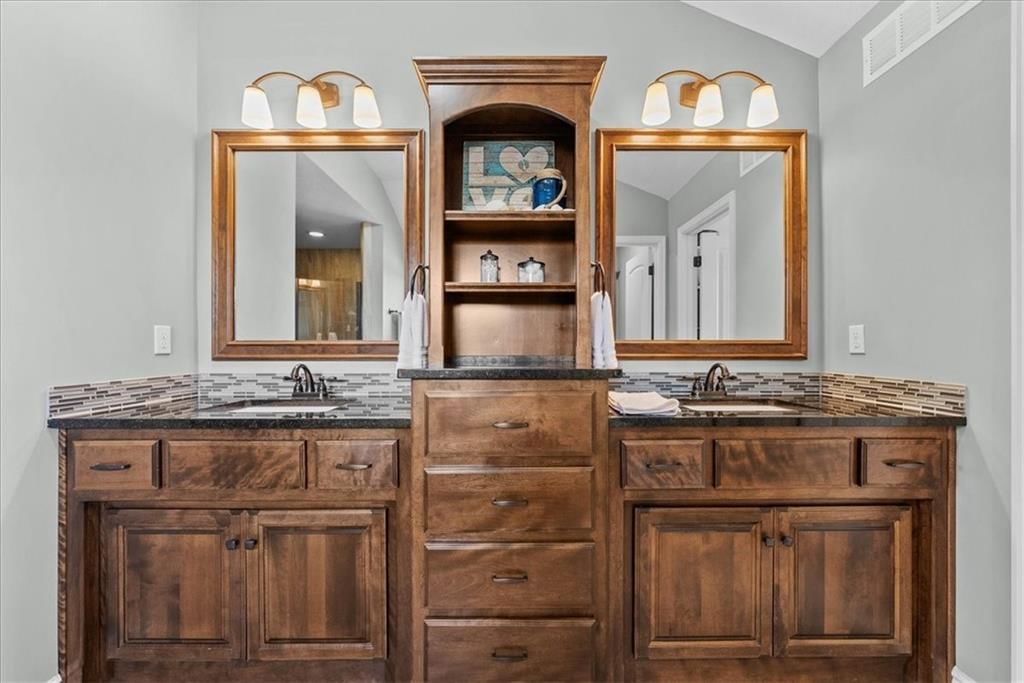 Photo 21 of 43 - 16642 W 165th Street