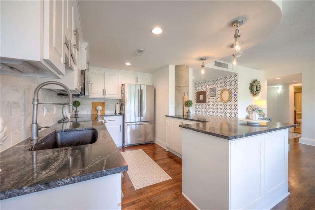 803 W 48th Street — photo 9