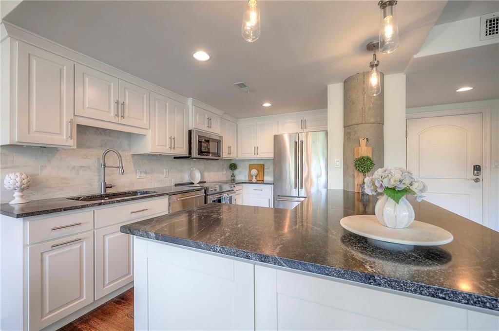 803 W 48th Street — photo 10