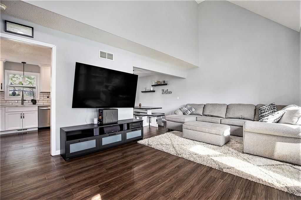 920 Paw Paw Lane — photo 6