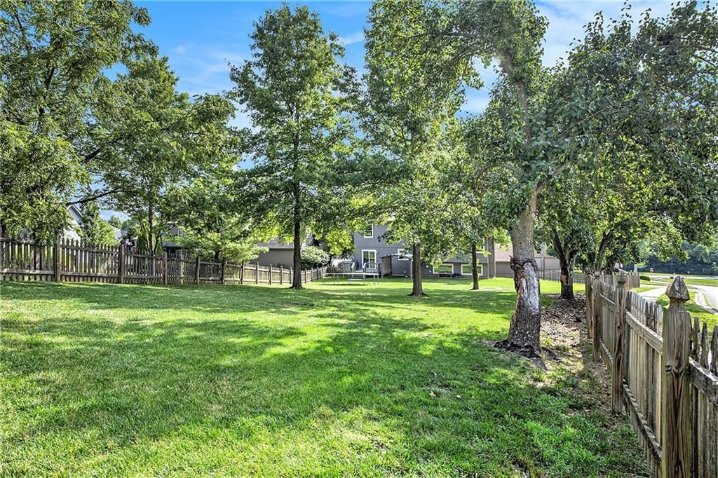 920 Paw Paw Lane — photo 30