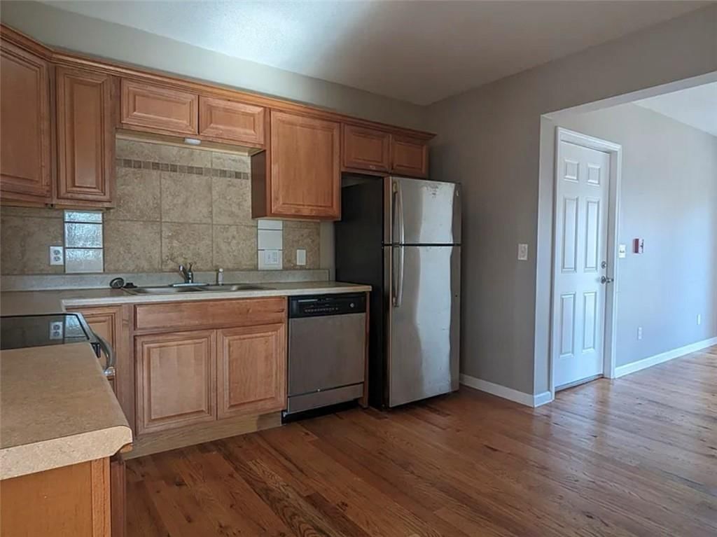 Photo 11 of 19 - 3946-3950 Walnut Street