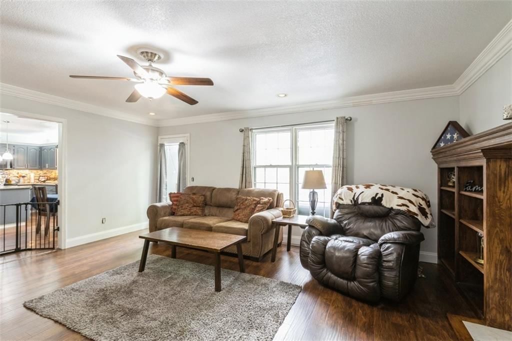 5901 Greenwood Drive — photo 9