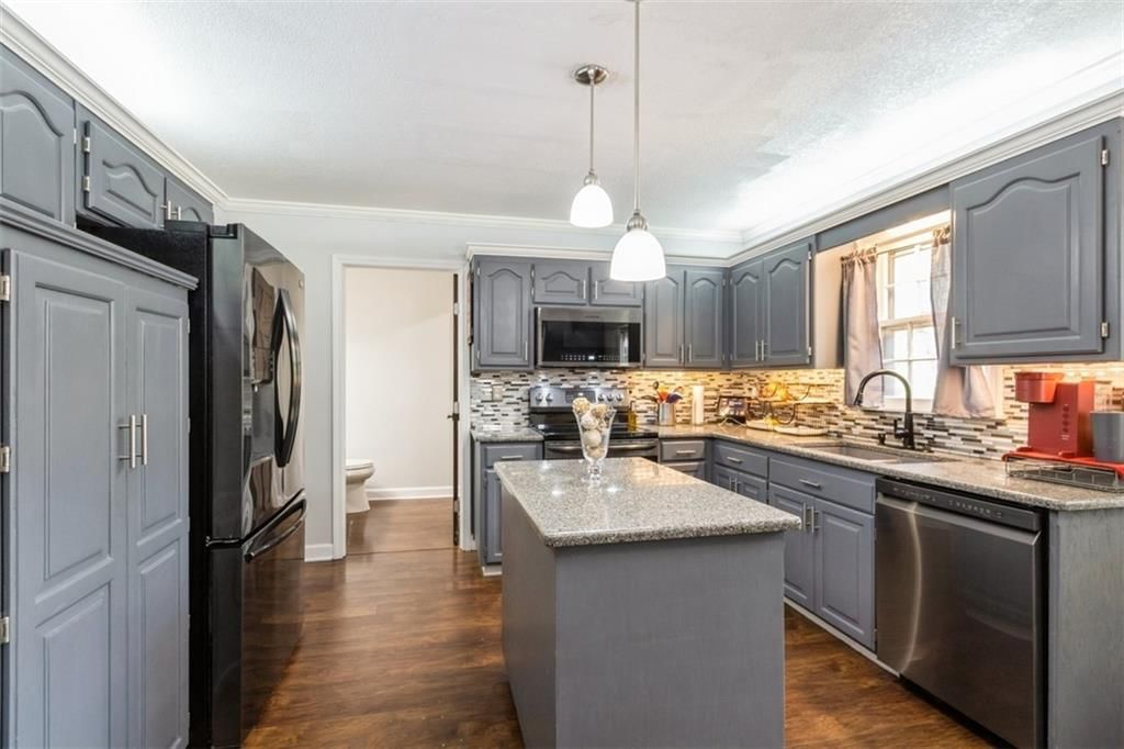 5901 Greenwood Drive — photo 11