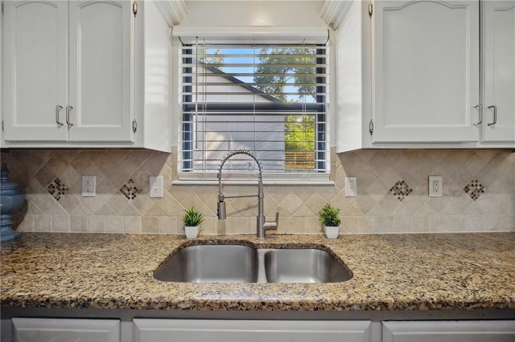 11709 Corrington Avenue — photo 7